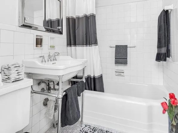 1175 York Avenue 2W image 6 of 6