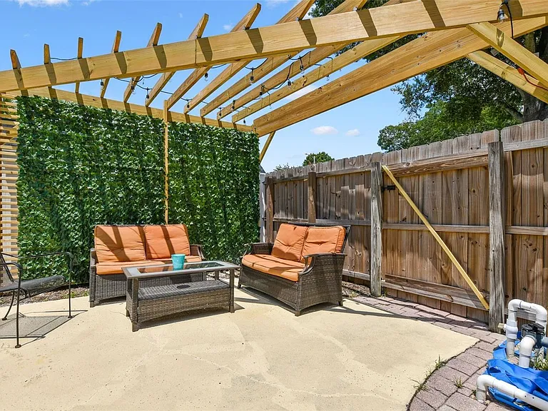 4818 Holiday Dr — Photo 3