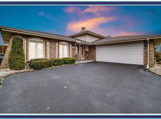 18341 Olde Farm Rd, Lansing, IL 60438