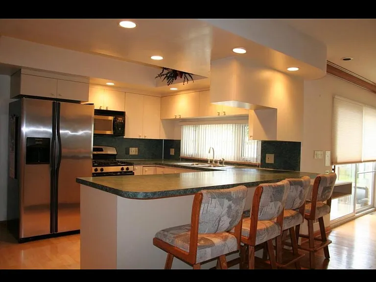 611 Brynhaven Dr — Photo 6