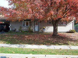 28 Gentle Rd, Levittown, PA 19057