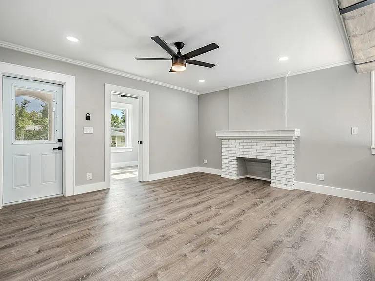 186 22nd Ave N #1 — Photo 10