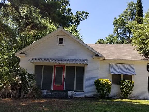 2nd image of 137 Robinson Pl