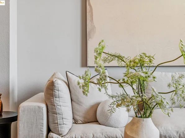 2400 Adeline St #404, Oakland, CA 94607