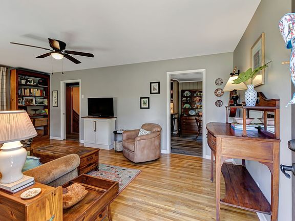 2nd image of 207 Bonnafield Dr