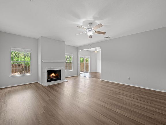 5th image of 1010 Del Roy Dr