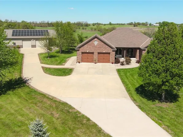 15006 Leavenworth Rd, Basehor, KS 66007