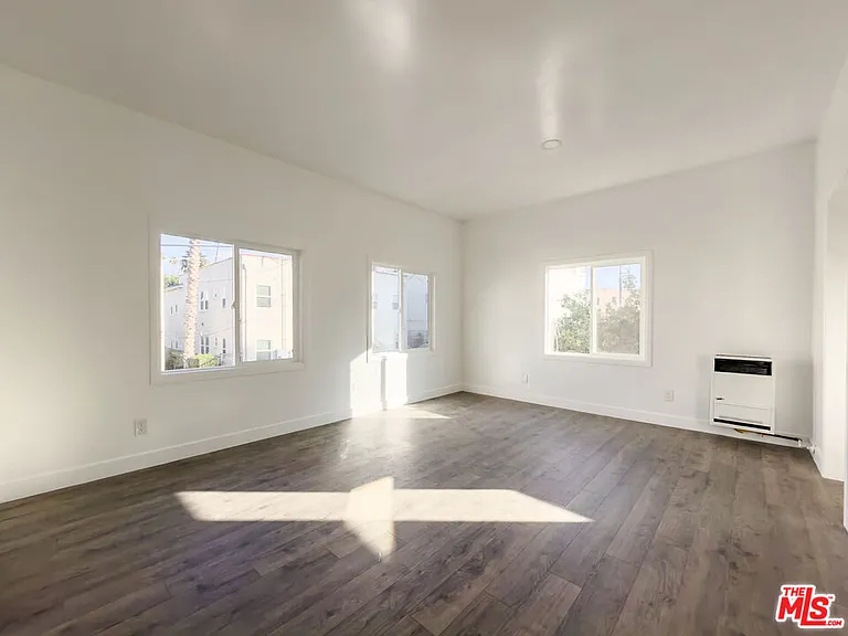 908 S Normandie Ave #16 — Photo 11