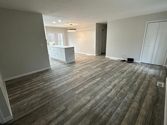 5th image of 16 Mountain Aire Blvd
