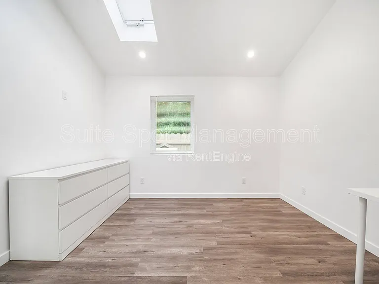 420 N Batavia St #422 — Photo 5
