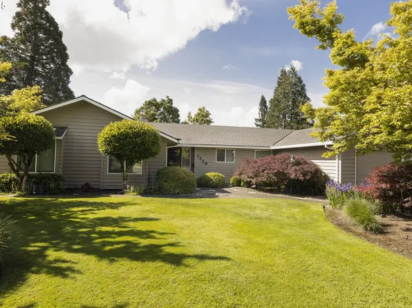 1220 NW Greenbriar Pl, McMinnville, OR 97128