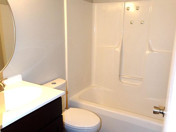 4th image of 415 W 32nd St