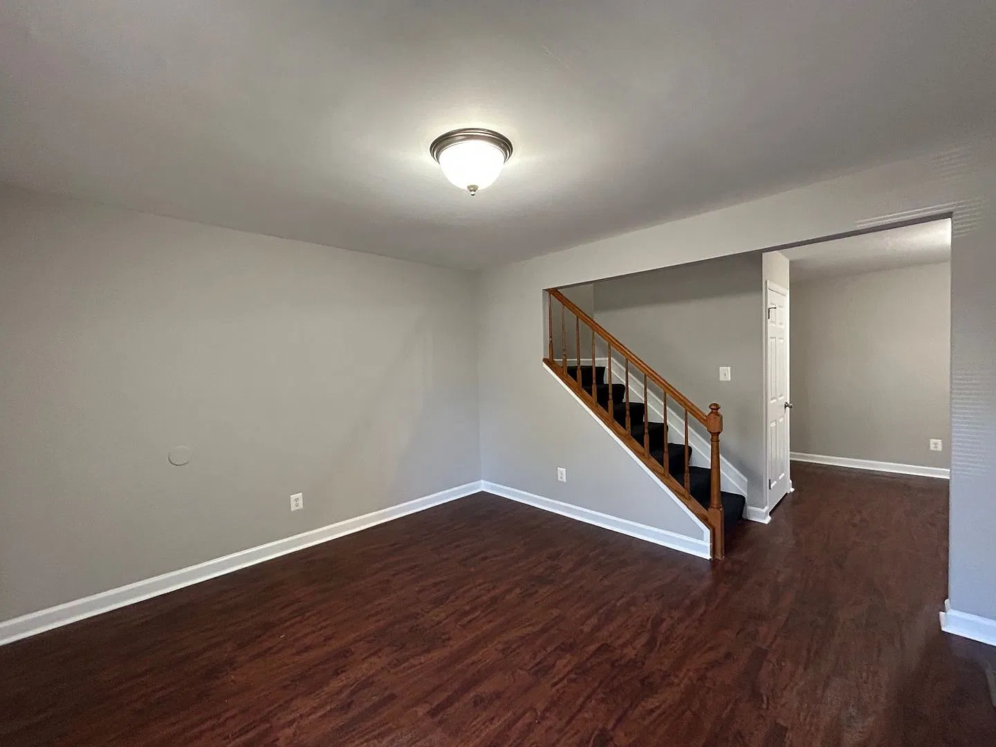 Baltimore - 2 Bedrooms and 2 baths Available! — Photo 3