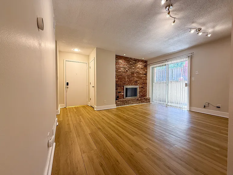 4333 Jarboe St #4 — Photo 5