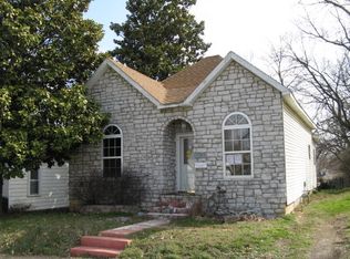 1028 James St, Carthage, MO 64836