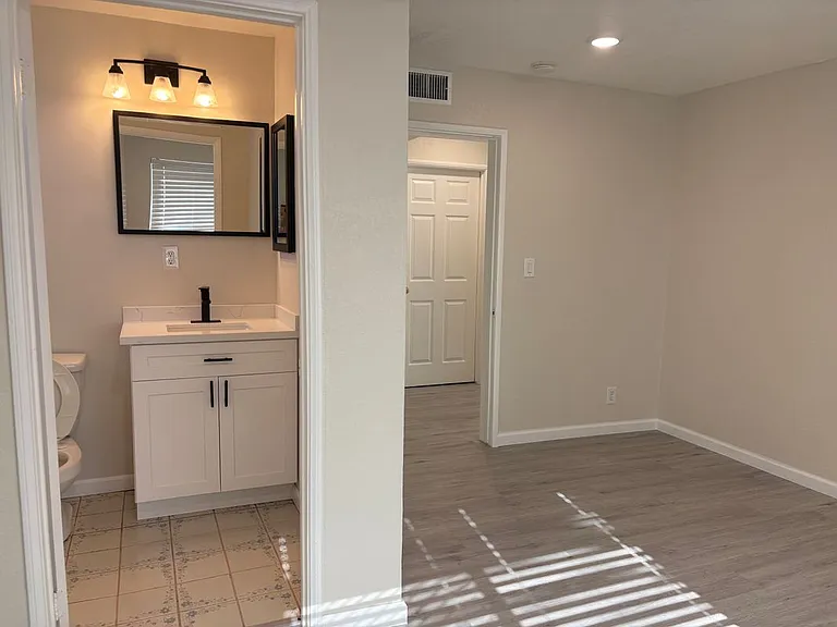 11555 Archwood St #A — Photo 7