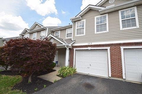 1st image of 1915 Chaucer Dr