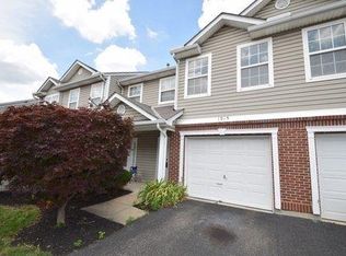 1915 Chaucer Dr, Cincinnati, OH 45237