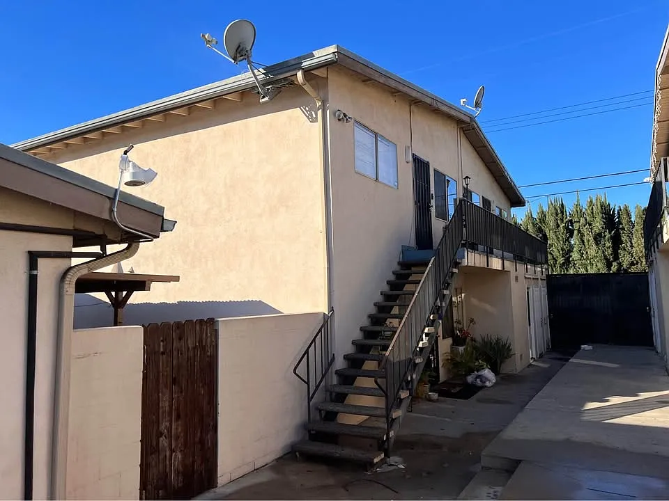 2 bed, $2,300 — Photo 3