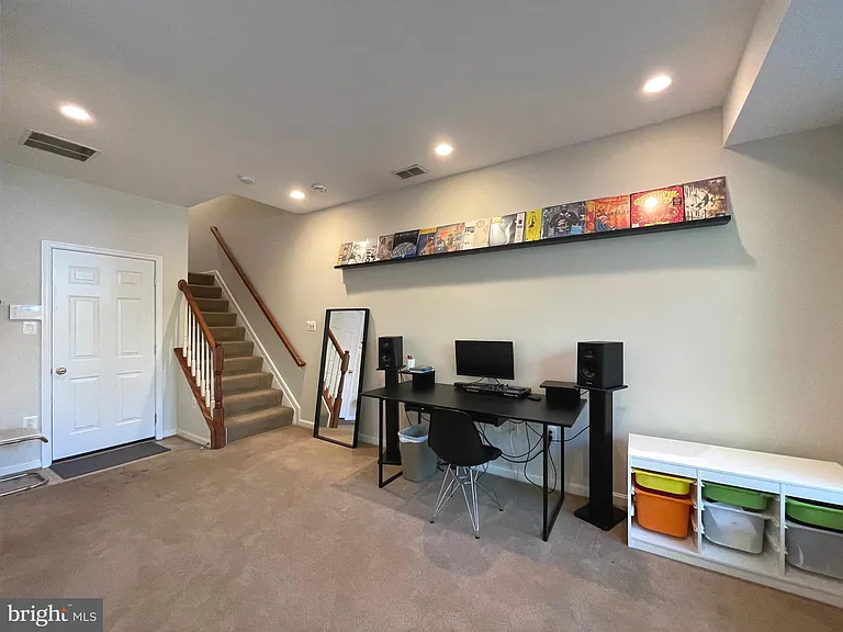 102 Lounsbury Pl — Photo 12