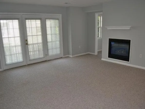 2775 N Forest Rd APT F, Getzville, NY 14068