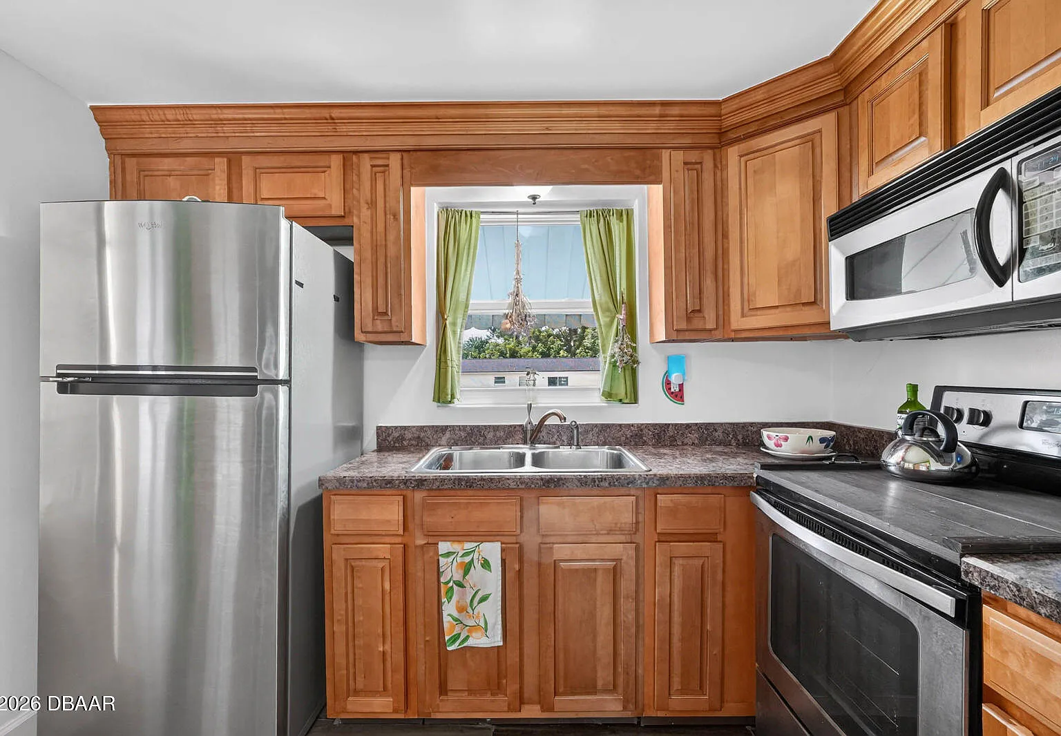 2 bed, 1.0 bath, 834 sqft, $1,900 — Photo 2