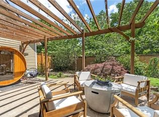 1792 N Best Friend Ln, Fayetteville, AR 72704