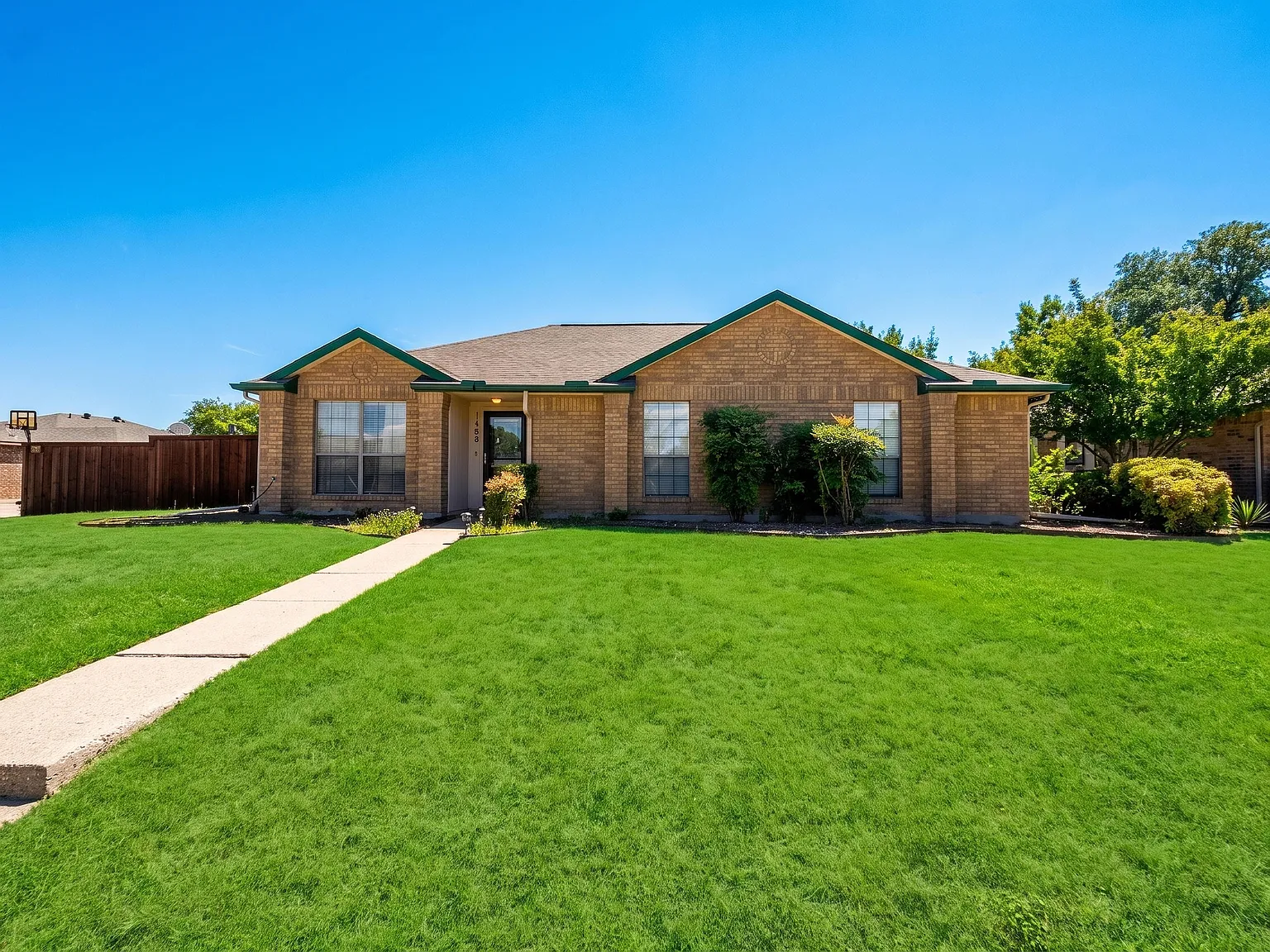 3 bed, 1613 sqft, $2,249 — Photo 4
