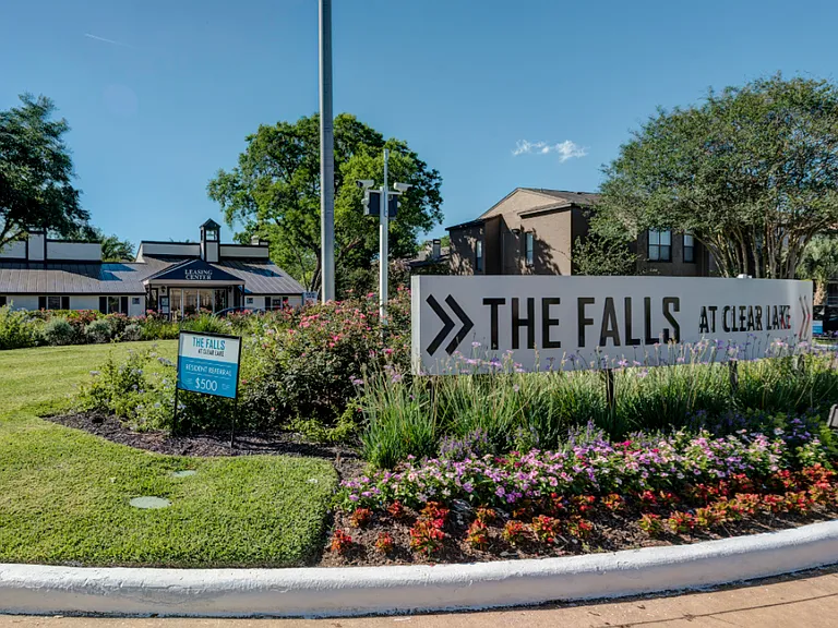 The Falls at Clear Lake — Photo 5