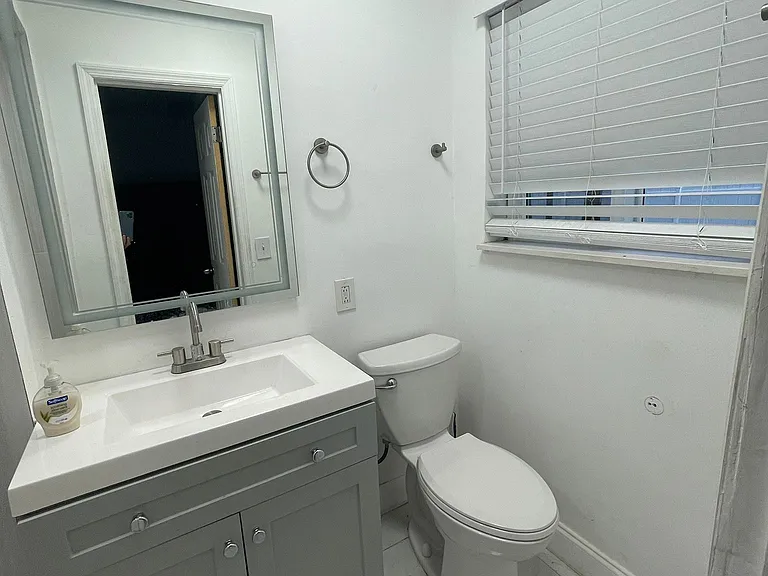 625 S 20th Ave #8 — Photo 6