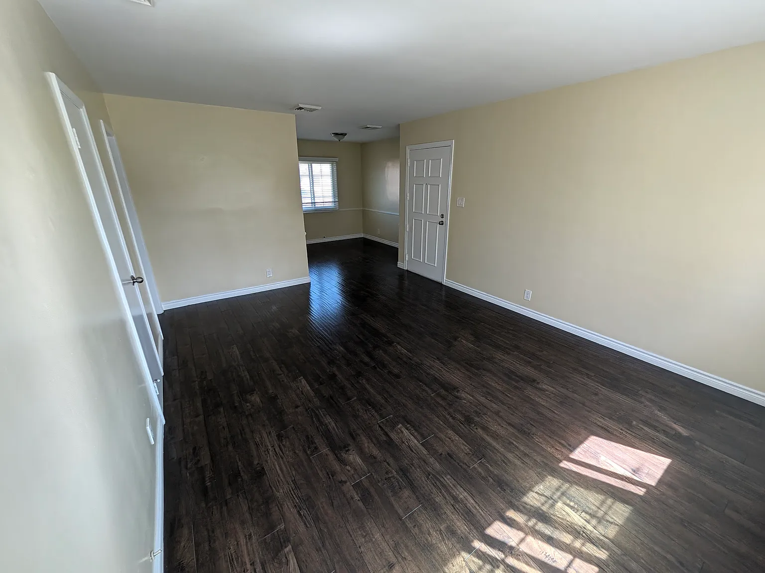 2 bed, 904 sqft, $3,200 — Photo 3