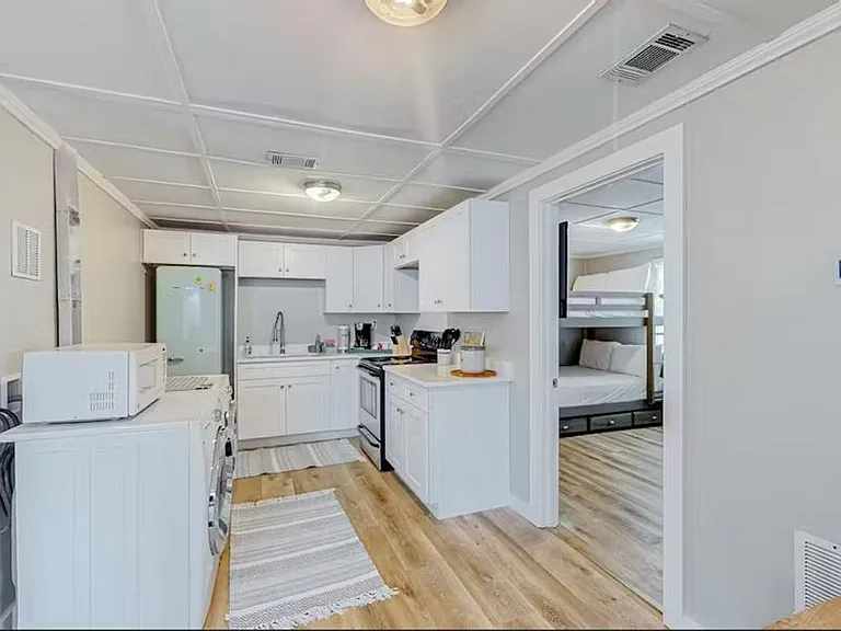 7304 Beach Dr — Photo 5