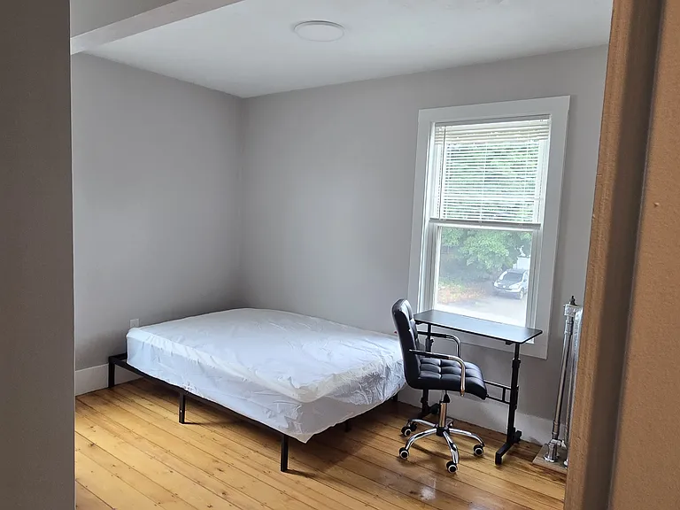 160 Elm St #B — Photo 17