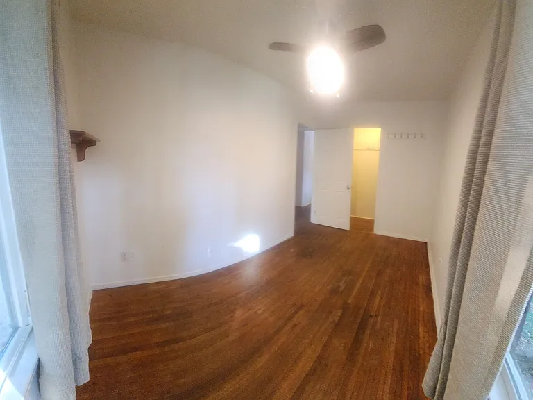 1690 Phillips Ln — Photo 4