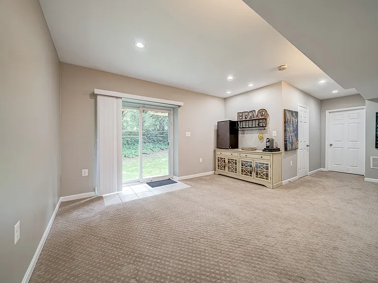 1219 Rowland Dr — Photo 18