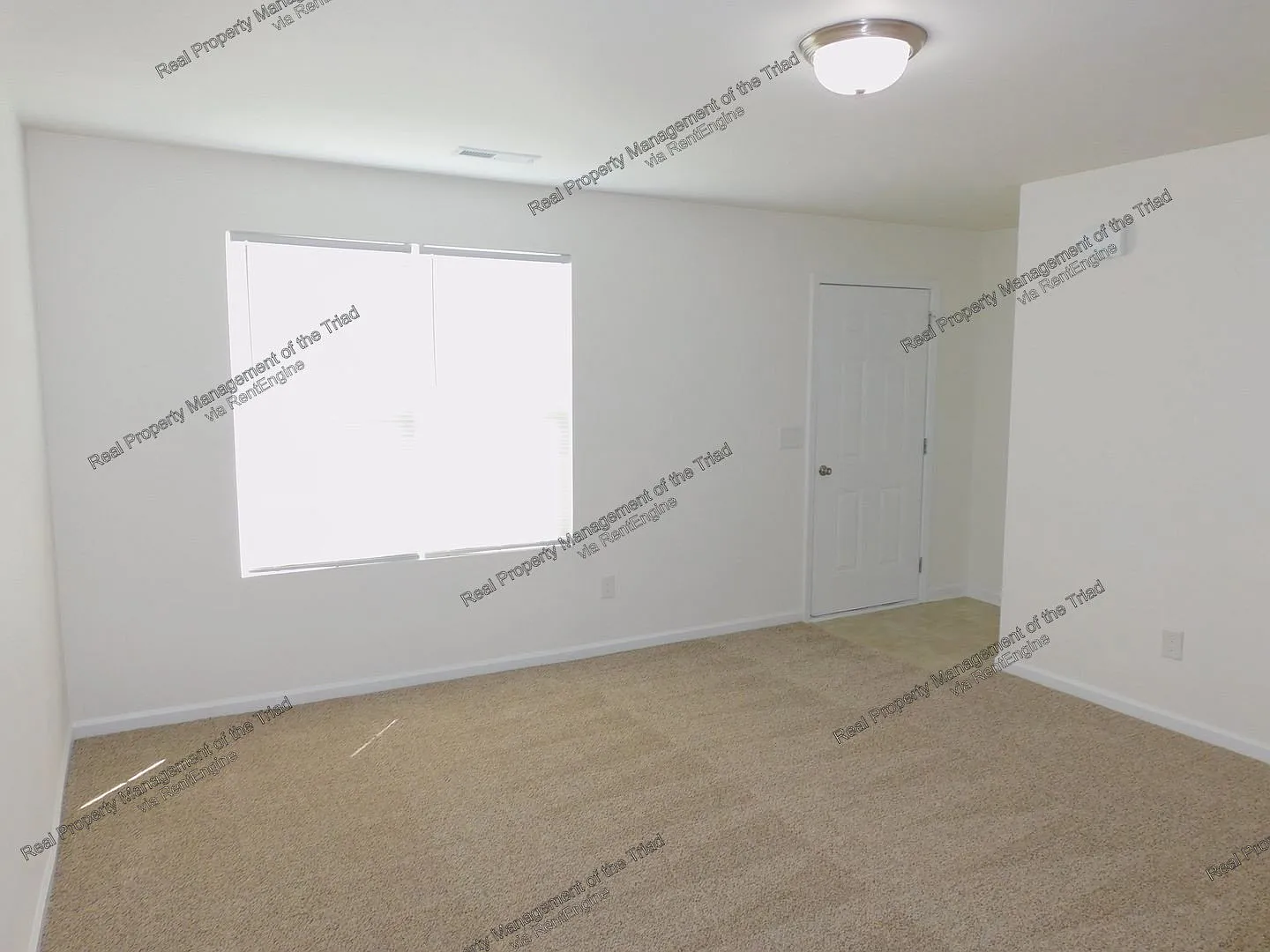 4 bed, 2.5 bath, 1718 sqft, $1,895 — Photo 2