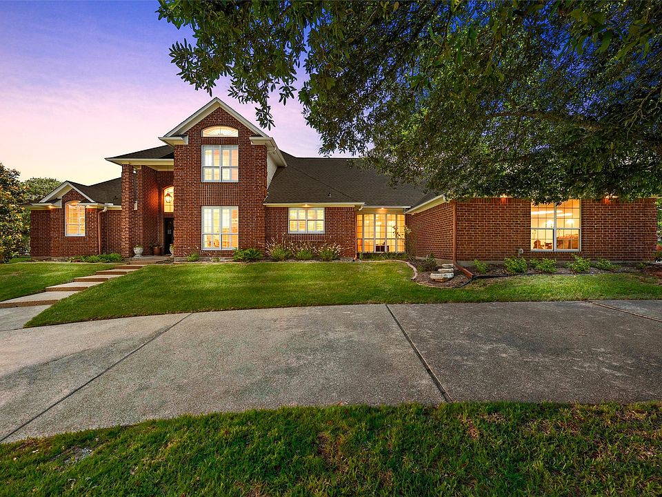 1st image of 810 Forest Oaks Cir