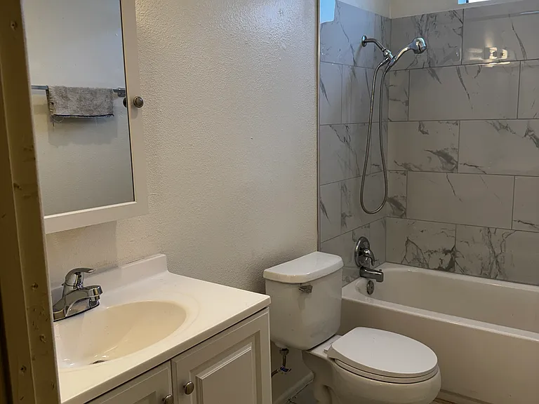 4120 Venus St #D — Photo 8