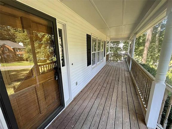 3rd image of 4937 Willow Ln