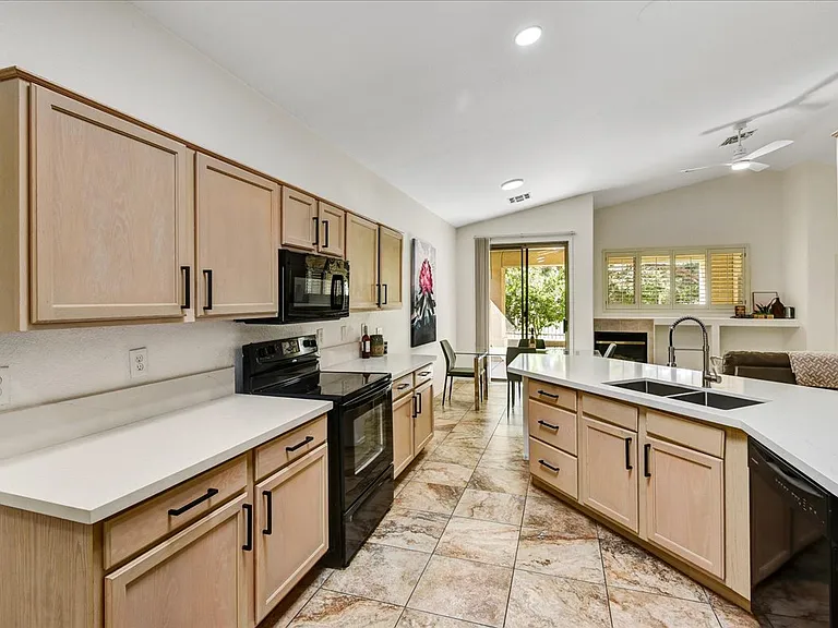 3247 E Maldonado Dr — Photo 8