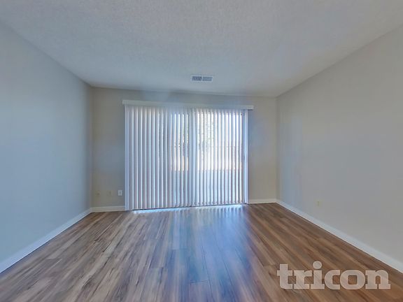 4th image of 1213 Essex Dr