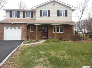 59 West Dr, Kings Park, NY 11754