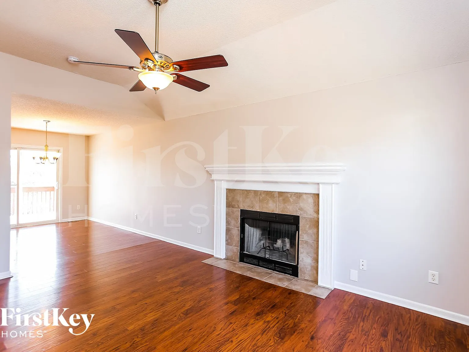 3 bed, 2.0 bath, 1369 sqft, $2,175 — Photo 4