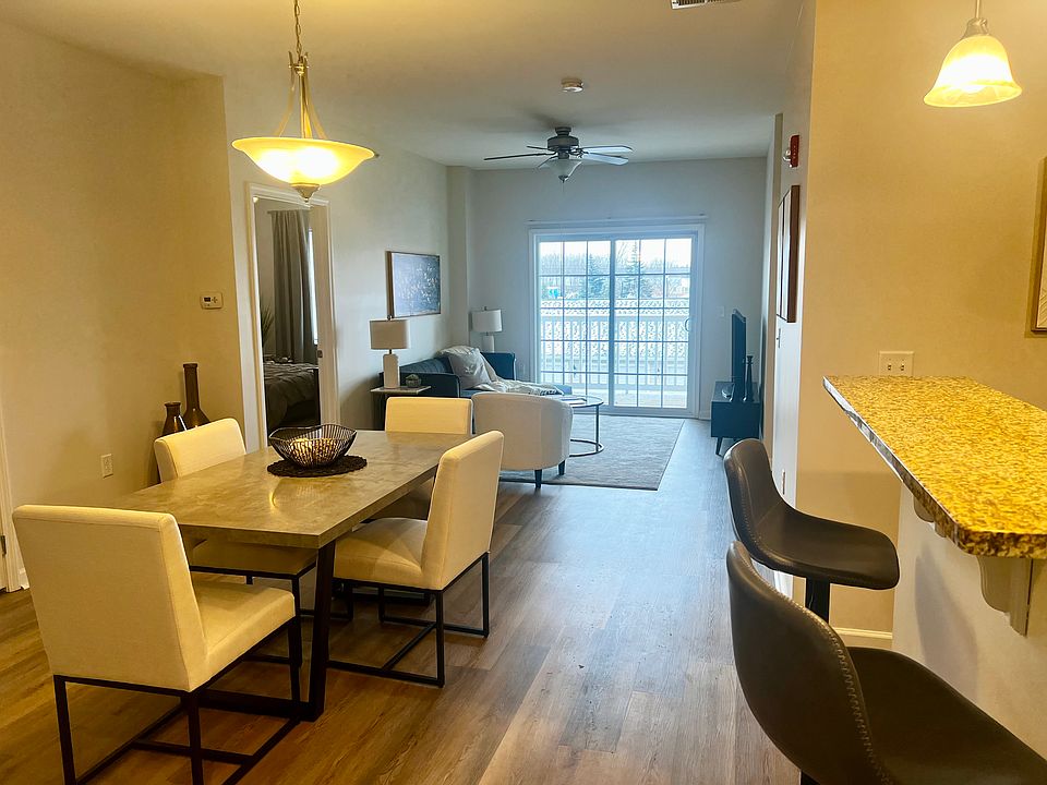 1st image of 5826 Broadway St #221