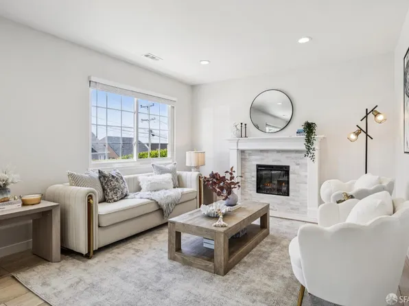 727 Lockhaven Dr, Pacifica, CA 94044