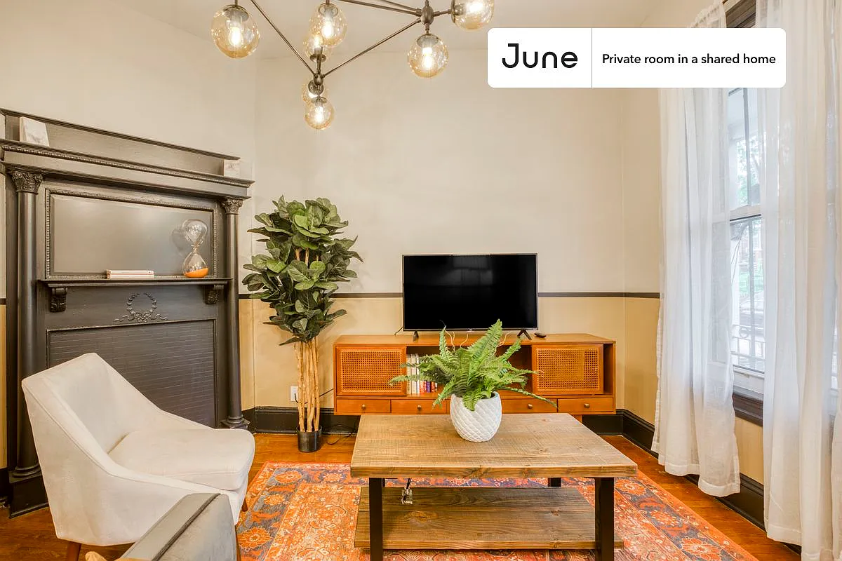 Full bedroom in 4 bed/2 bath home in Columbia Heights #174 2B — Photo 4