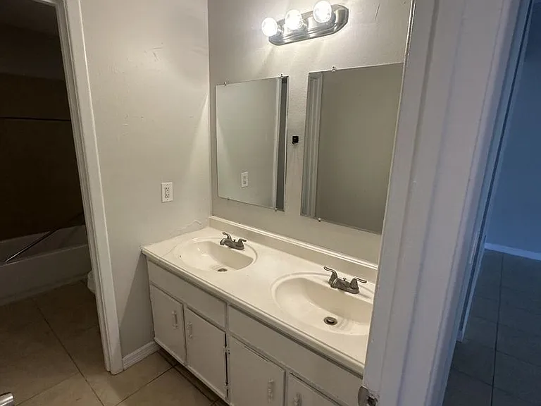 1704A Ridgewood Ln — Photo 9
