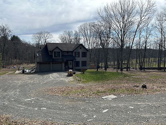 2nd image of 433 Old Tavern Rd
