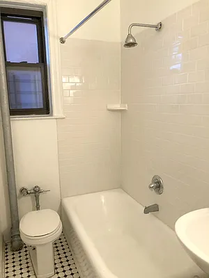 Rented by Silverstreet RE LLC | media 4