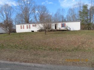 128 Cedar Ridge Pl, Mount Airy, NC 27030